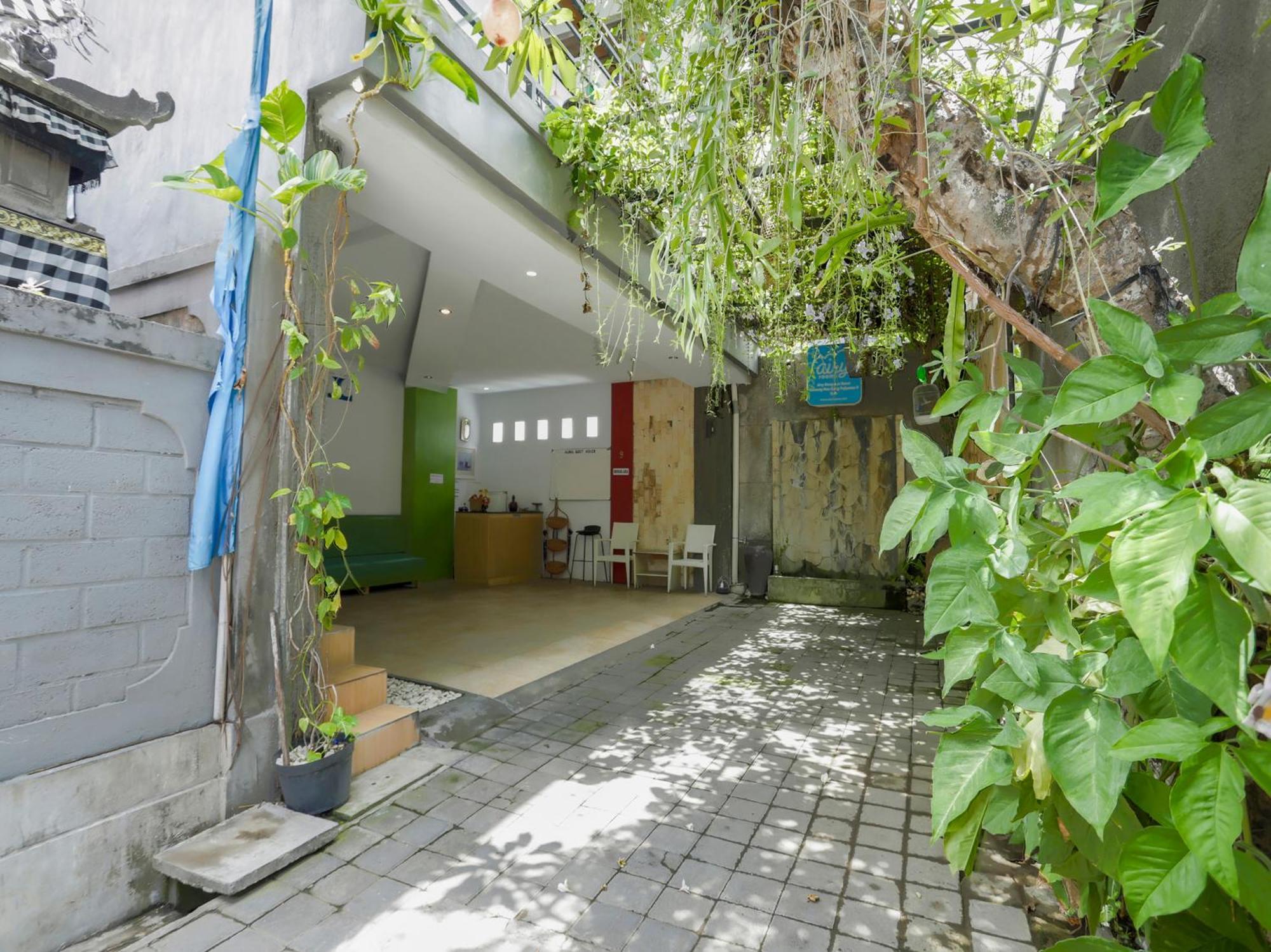 Oyo 3852 Valomia Guest House Denpasar Exteriér fotografie